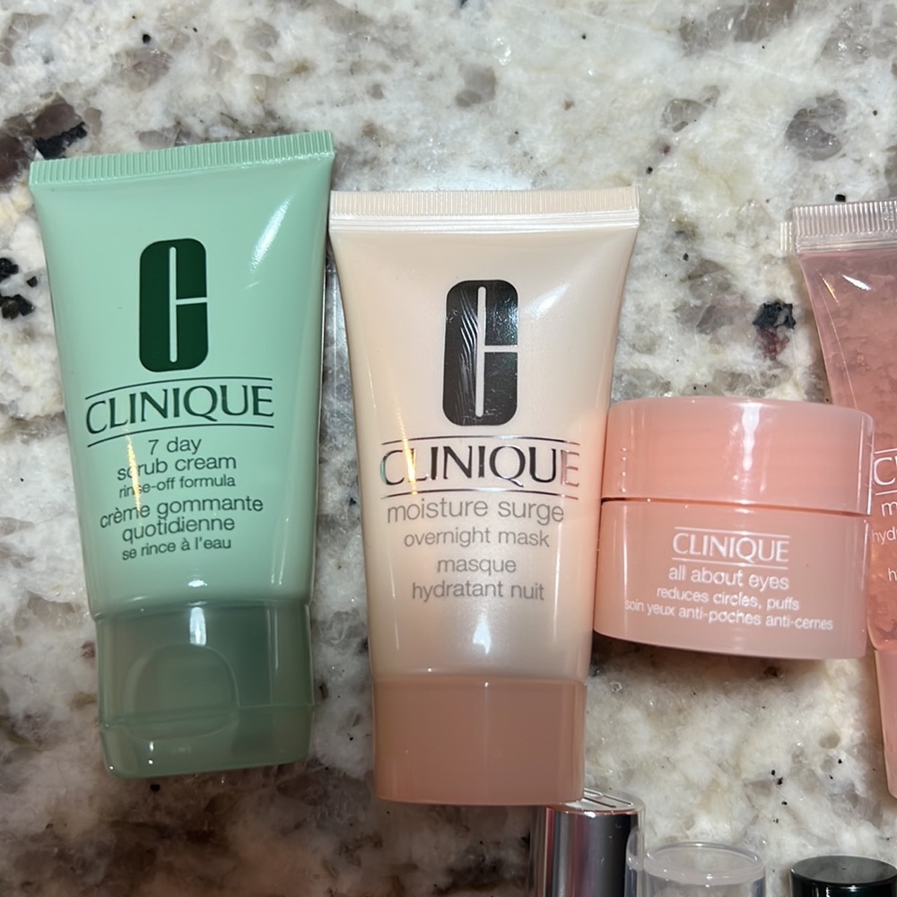 Clinique Bundle - Picture 2 of 6